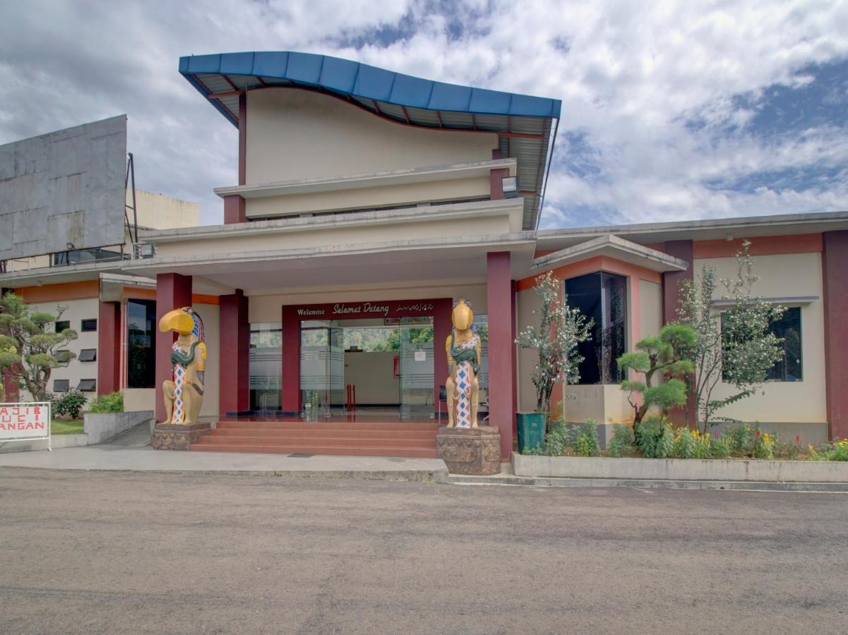 Oyo 89997 Hotel Bumi Kedaton Waterpark Bandar Lampung Eksteriør billede