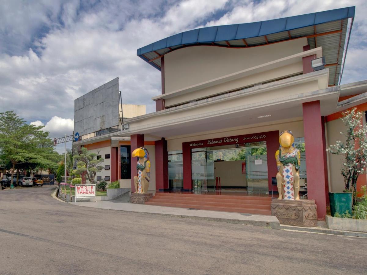 Oyo 89997 Hotel Bumi Kedaton Waterpark Bandar Lampung Eksteriør billede