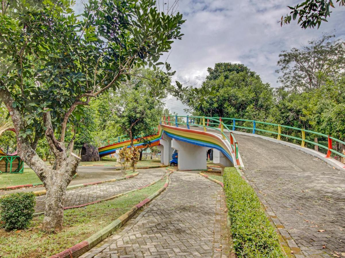 Oyo 89997 Hotel Bumi Kedaton Waterpark Bandar Lampung Eksteriør billede