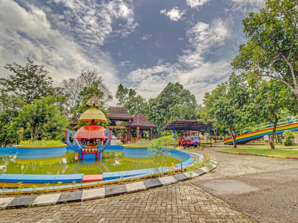 Oyo 89997 Hotel Bumi Kedaton Waterpark Bandar Lampung Eksteriør billede
